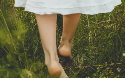 Simple steps to health: Grounding. Connect with the Earth’s healing energies